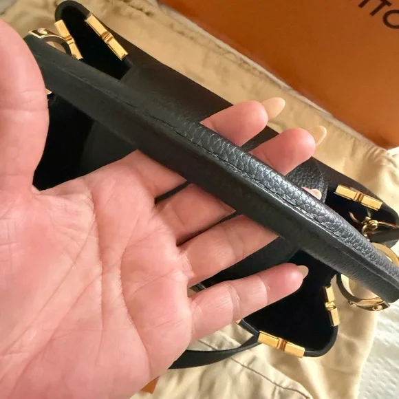 Louis Vuitton Black Leather Shoulder Bag with Gold Accents - Picture 3 of 7